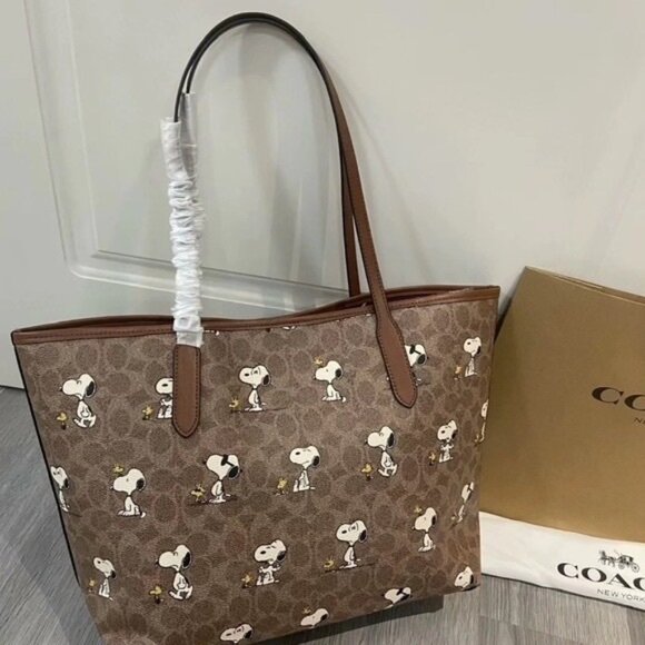 Coach X Peanuts City Tote Bag In Signature With Snoopy Print - Picture 2 of 8